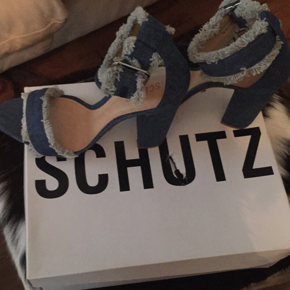 Ladies shoes